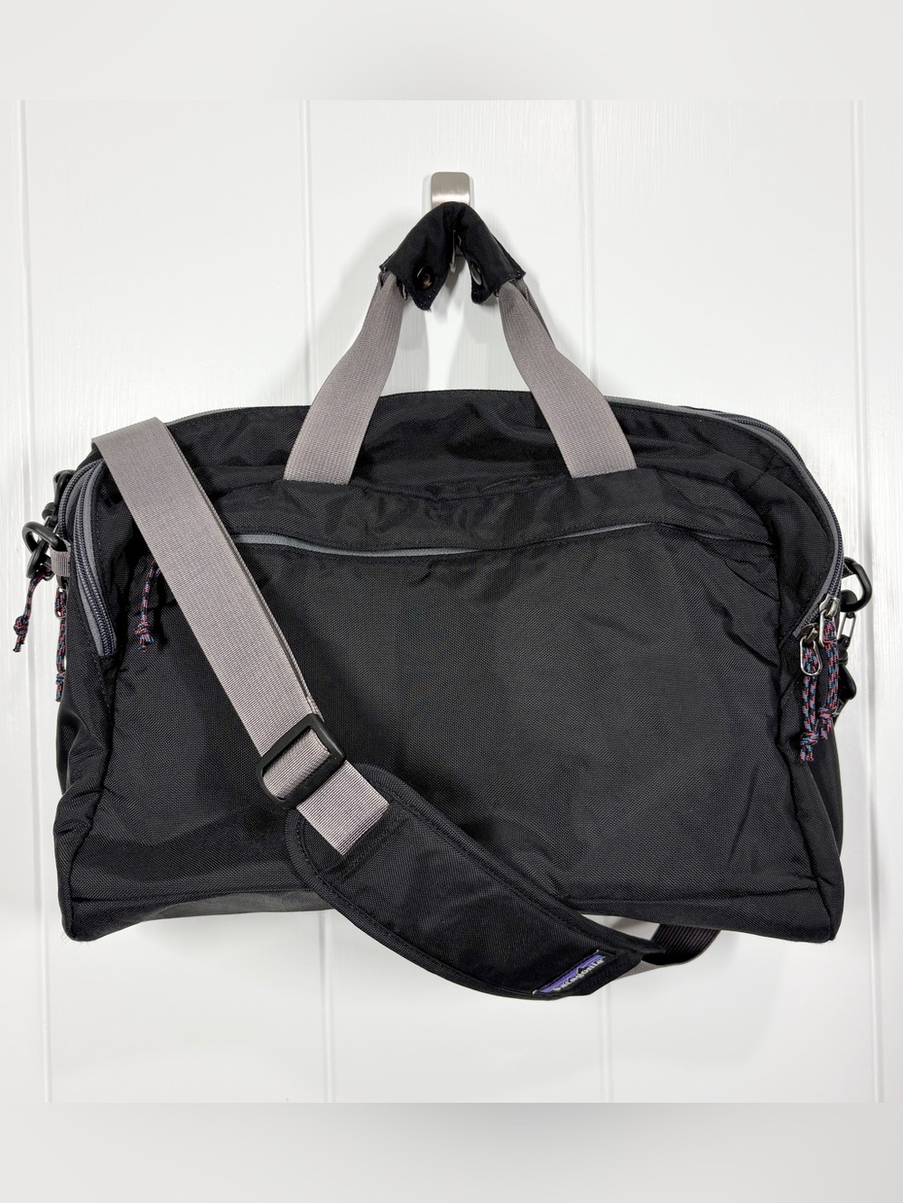 Patagonia Transport Messenger Laptop Travel Bag Black Nylon Crossbody Handles